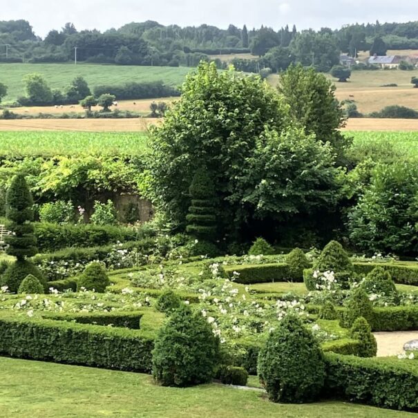 chambre d'hôtes hôtes maison d'hôtes location domaine vue jardin sarthe Le Mans luxe