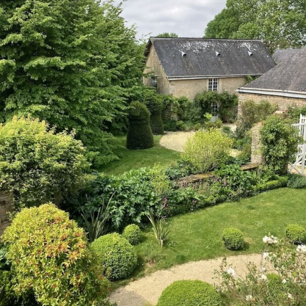 patio loft cottage gite gîte location villa domaine chambre hôtes hôtes sarthe le mans jardin piscine jacuzzi luxe