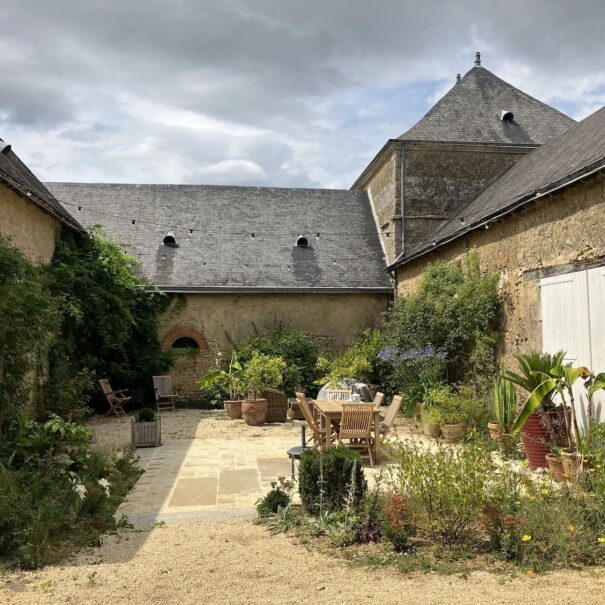 patio loft cottage gite gîte location villa domaine chambre hôtes hôtes sarthe le mans jardin piscine jacuzzi luxe